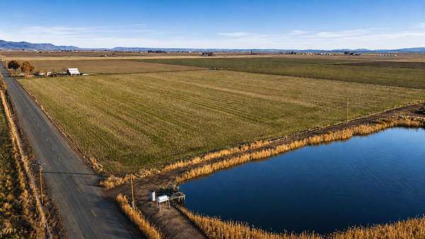271 Acres of Agricultural & Residential Land for Sale in Madras, Oregon