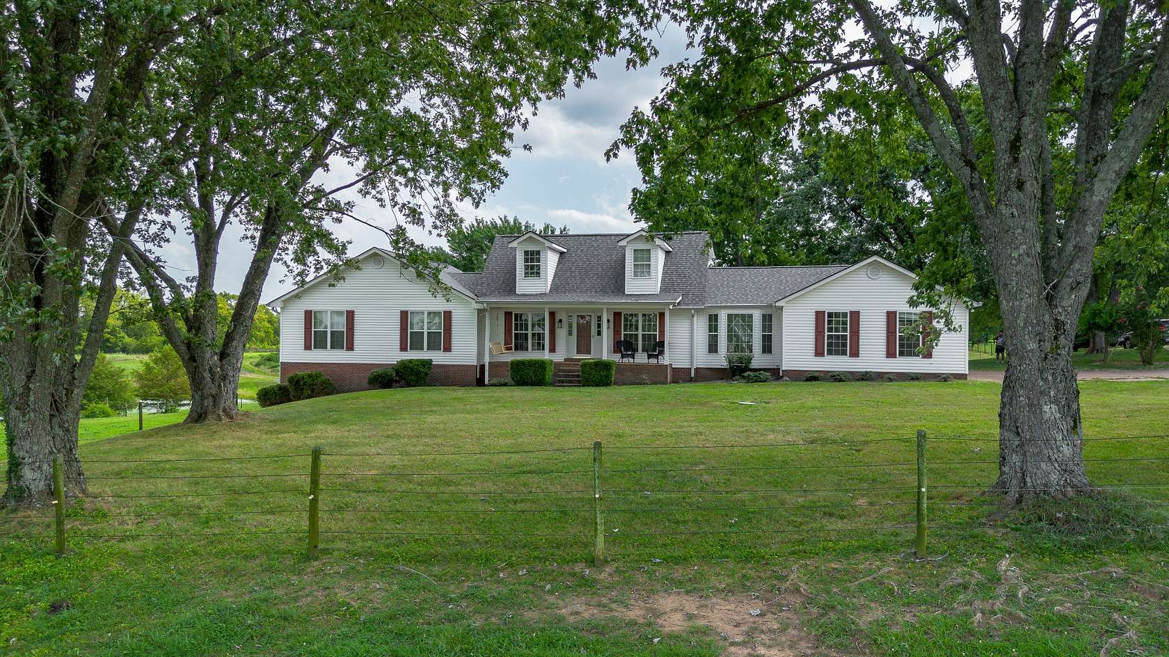 8 Acres of Land with Home for Sale in Gallatin, Tennessee
