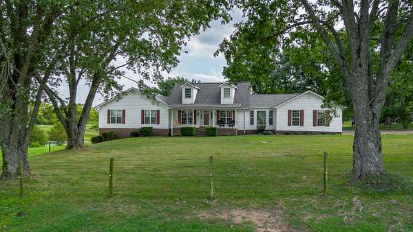 8 Acres of Land with Home for Sale in Gallatin, Tennessee