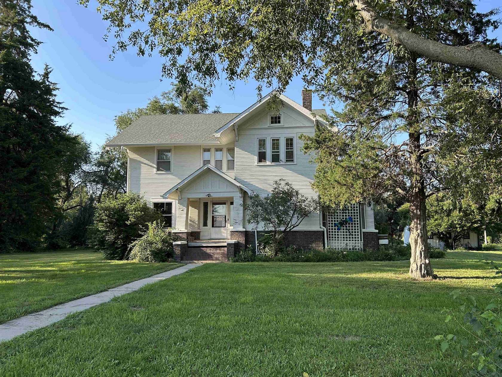 11.1 Acres of Land with Home for Sale in Dakota City, Nebraska