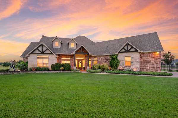 12 Acres of Land with Home for Sale in Farmersville, Texas