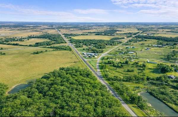 2 Acres of Residential Land for Sale in Aquilla, Texas