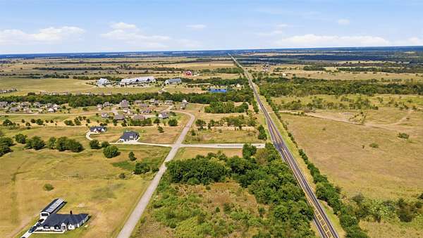 1.37 Acres of Mixed-Use Land for Sale in Wills Point, Texas