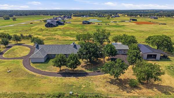 4.86 Acres of Land with Home for Sale in Whitesboro, Texas