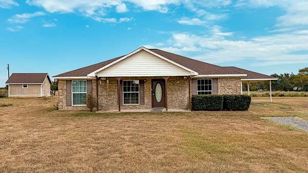 5.78 Acres of Land with Home for Sale in Eustace, Texas