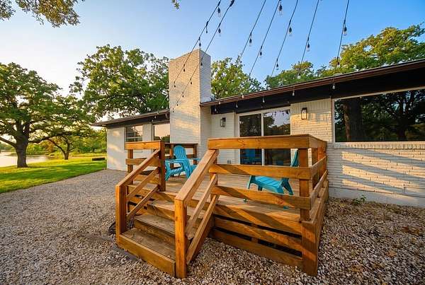 1.75 Acres of Land with Home for Sale in Dalworthington Gardens, Texas