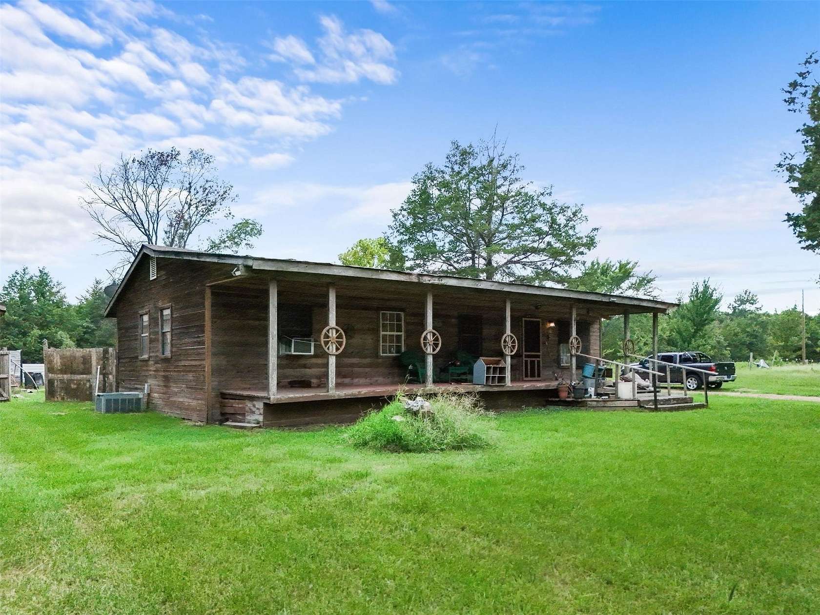 3 Acres of Land with Home for Lease in Ravenna, Texas