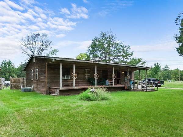 3 Acres of Land with Home for Lease in Ravenna, Texas