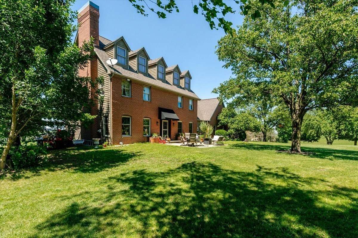 10 Acres of Land with Home for Sale in McLean, Illinois