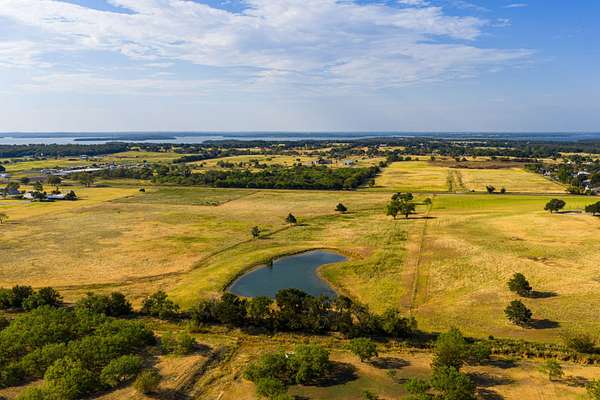 33 Acres of Land for Sale in Pilot Point, Texas