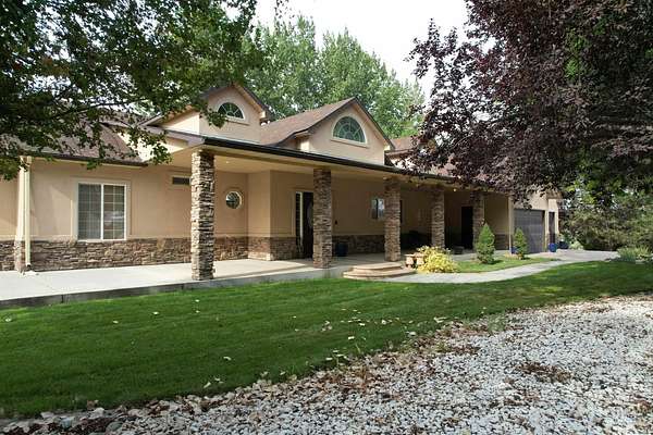 39.6 Acres of Agricultural Land with Home for Sale in Homedale, Idaho