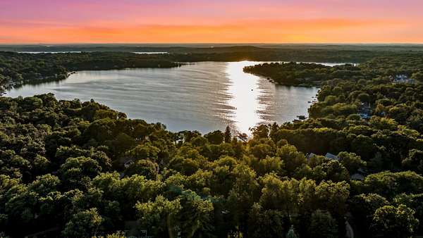 2.88 Acres of Residential Land for Sale in Hartland, Wisconsin