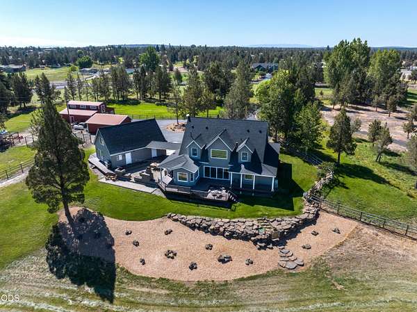 17.5 Acres of Land with Home for Sale in Redmond, Oregon
