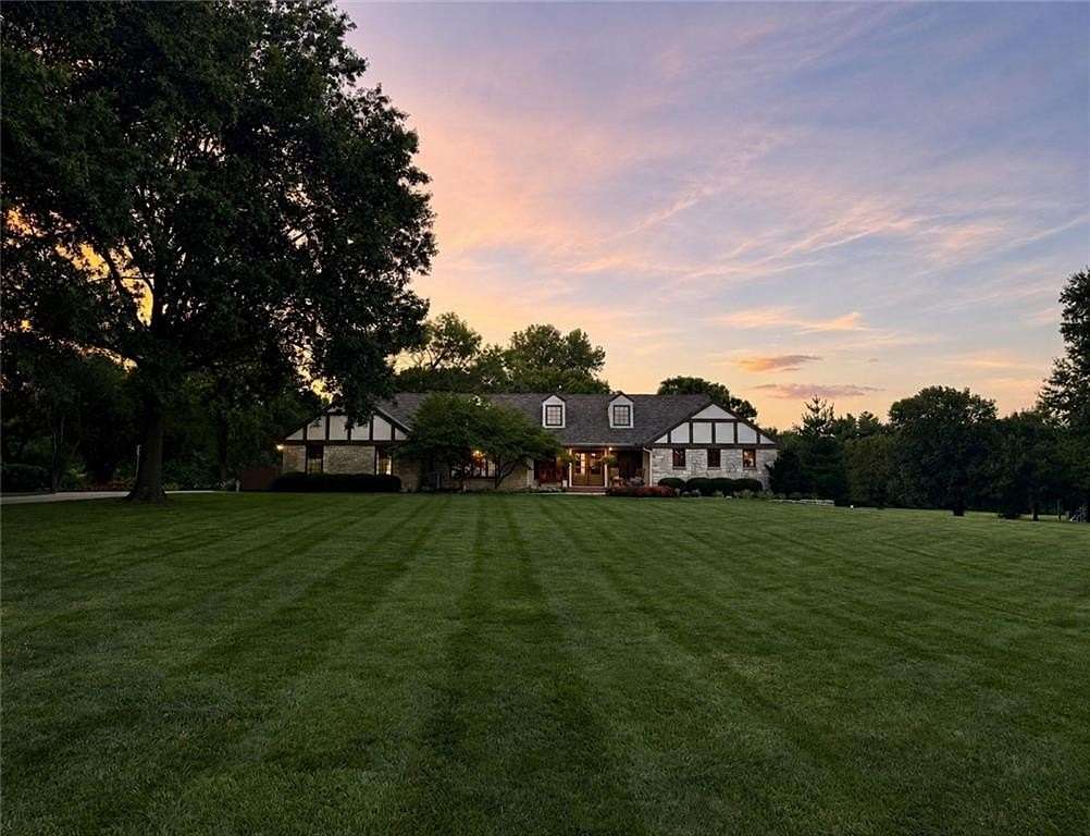 4.65 Acres of Land with Home for Sale in Leawood, Kansas