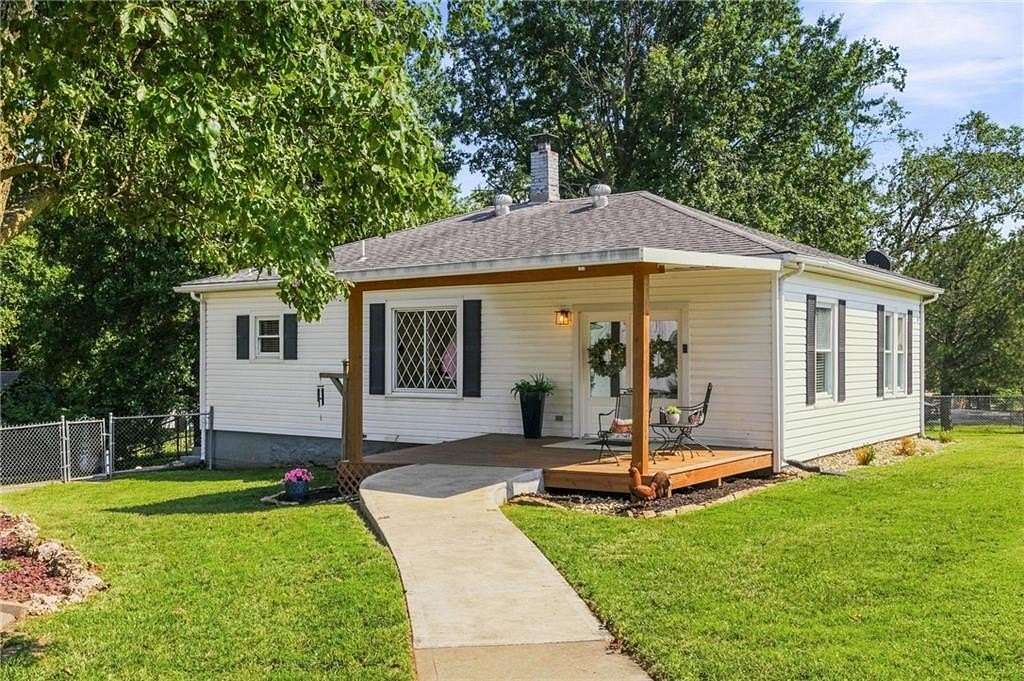 15 Acres of Land with Home for Sale in Kansas City, Kansas