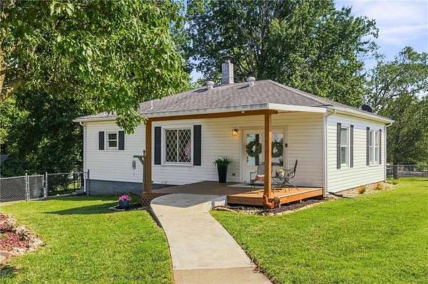 15 Acres of Land with Home for Sale in Kansas City, Kansas