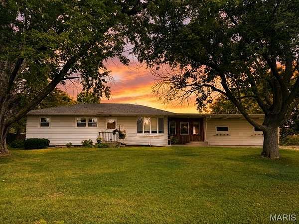 6 Acres of Land with Home for Sale in New London, Missouri