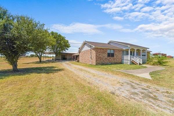 17 Acres of Land with Home for Sale in Kaufman, Texas
