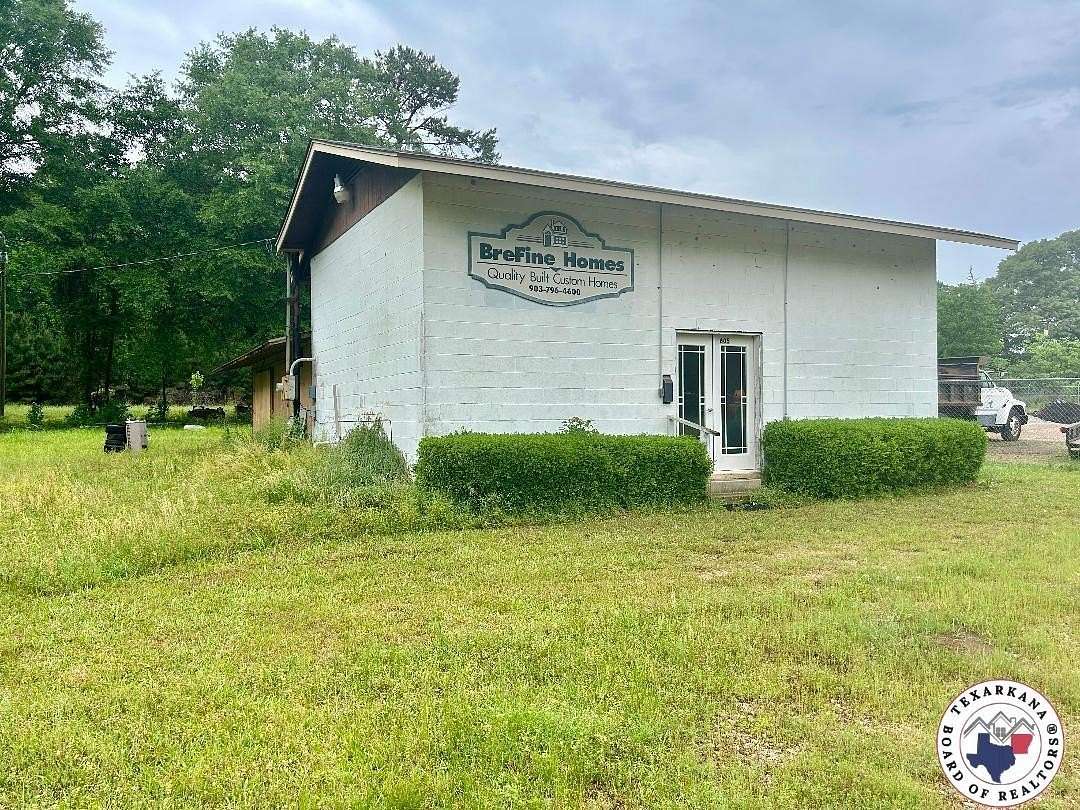 1 Acre of Improved Mixed-Use Land for Sale in Queen City, Texas