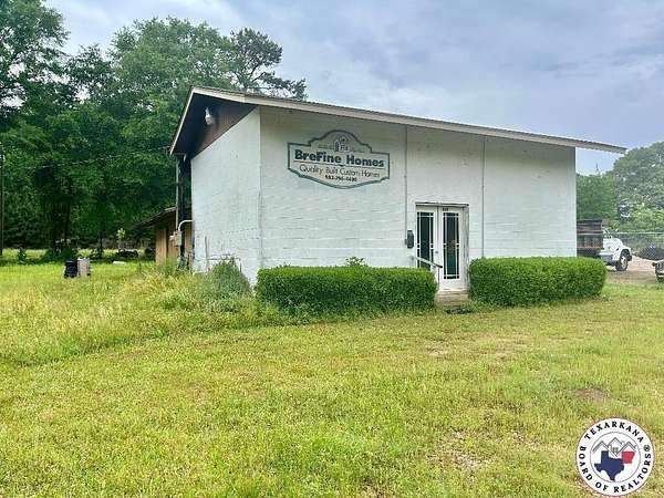 1 Acre of Improved Mixed-Use Land for Sale in Queen City, Texas