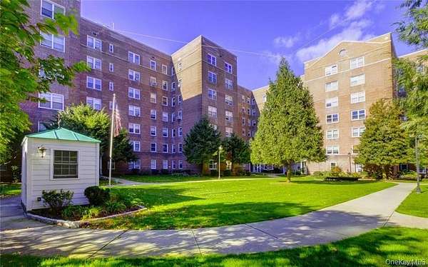2.22 Acres of Improved Residential Land for Sale in White Plains, New York