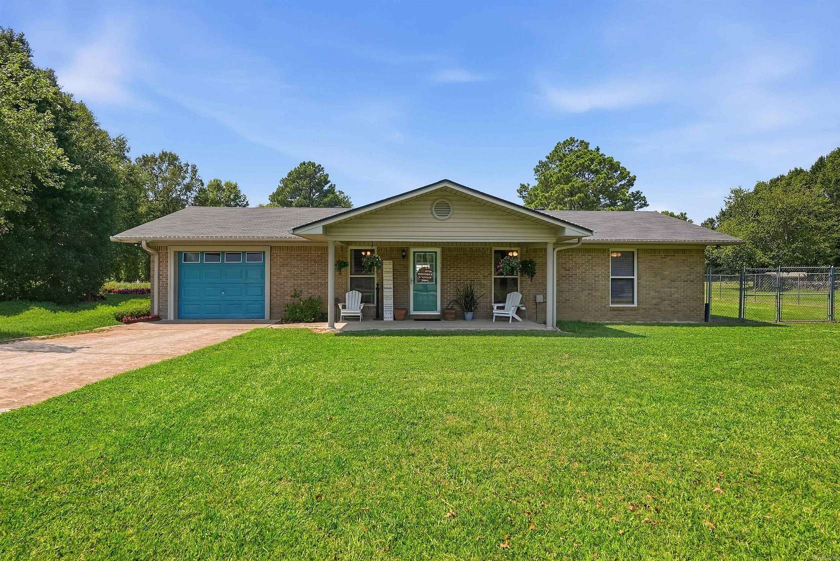 2.5 Acres of Land with Home for Sale in Vilonia, Arkansas