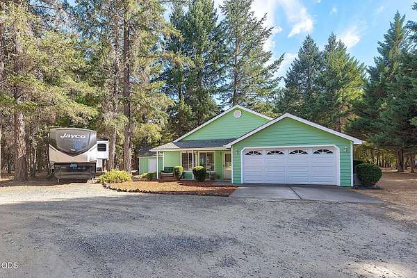 2.5 Acres of Land with Home for Sale in Grants Pass, Oregon