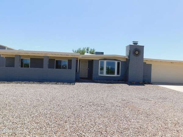 1.65 Acres of Land with Home for Sale in Oro Valley, Arizona