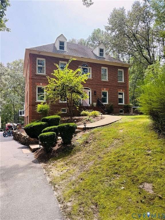 1.79 Acres of Land with Home for Sale in Mechanicsville, Virginia