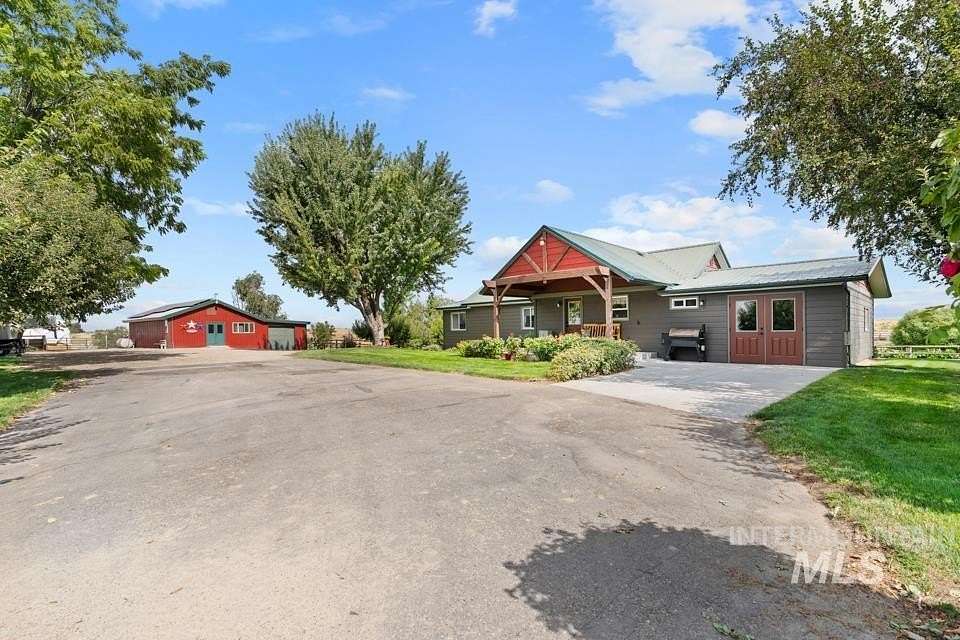 14 Acres of Land with Home for Sale in Caldwell, Idaho