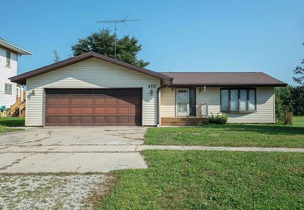 2 Acres of Land with Home for Sale in Dumont, Iowa