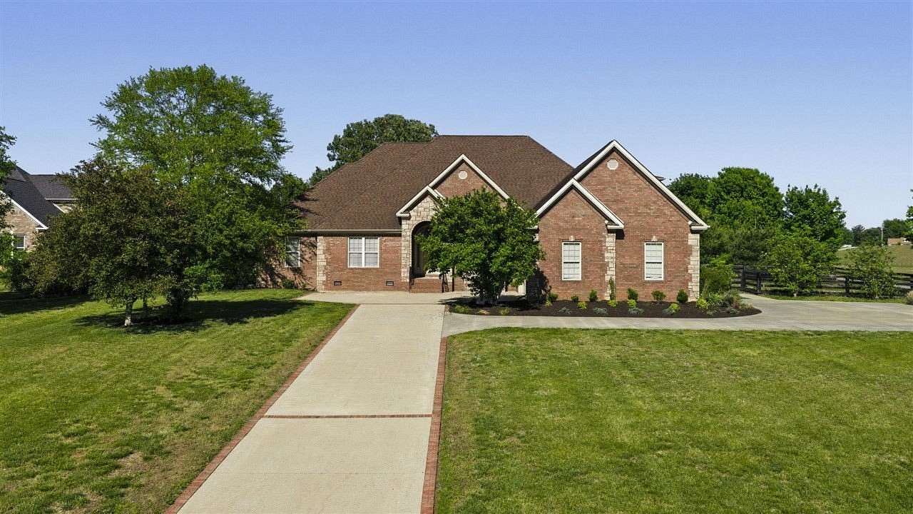 1.5 Acres of Land with Home for Sale in Bowling Green, Kentucky