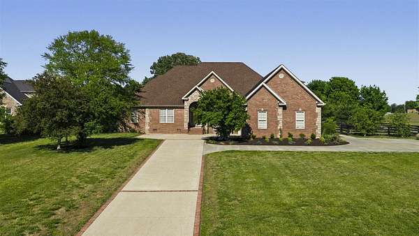 1.5 Acres of Land with Home for Sale in Bowling Green, Kentucky