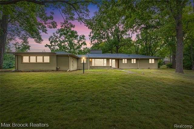 1.68 Acres of Land with Home for Lease in Bloomfield Hills, Michigan