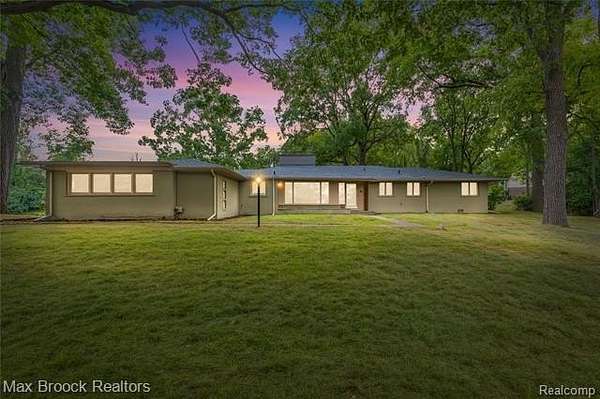 1.68 Acres of Land with Home for Lease in Bloomfield Hills, Michigan