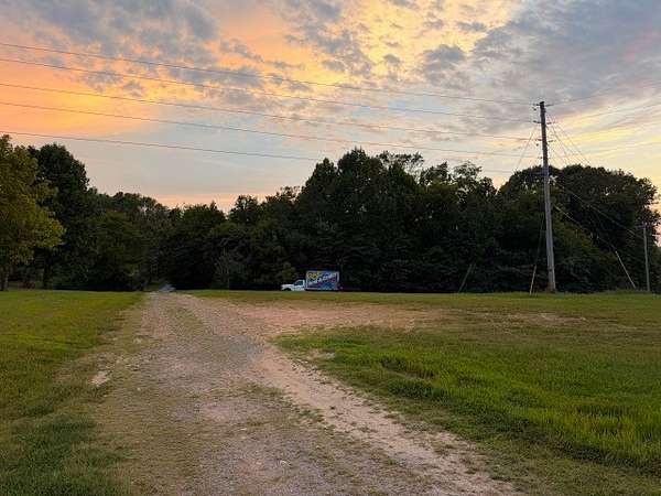 7.39 Acres of Land with Home for Sale in Bethpage, Tennessee