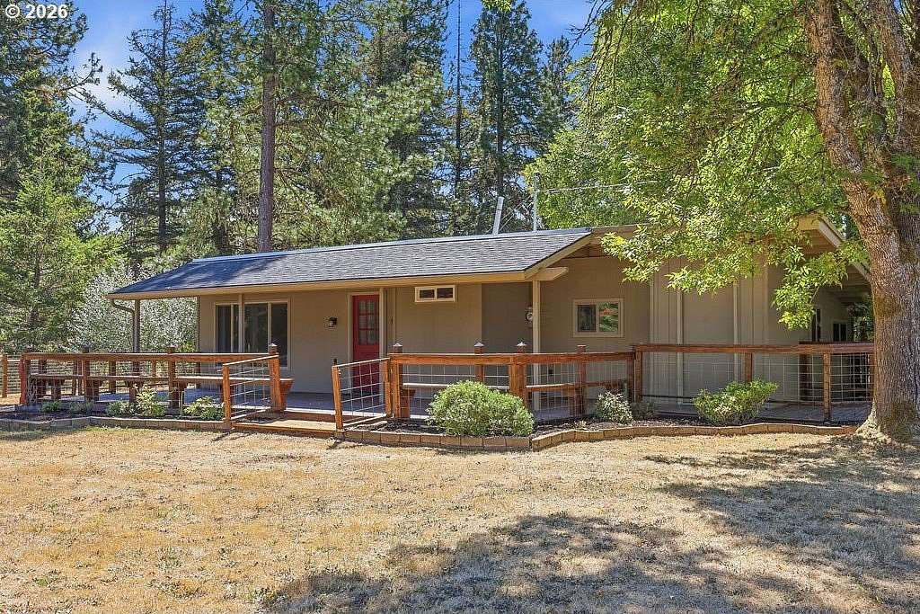1.75 Acres of Land with Home for Sale in Veneta, Oregon