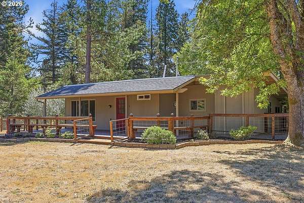 1.75 Acres of Land with Home for Sale in Veneta, Oregon