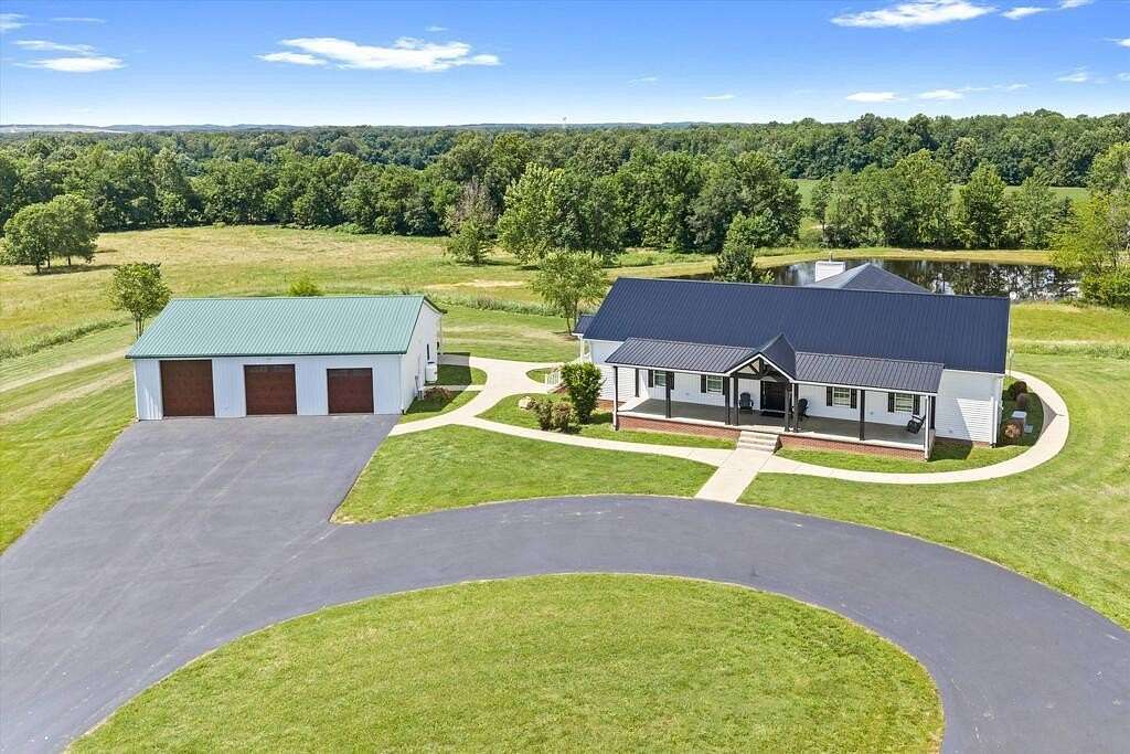 188 Acres of Land with Home for Sale in White Plains, Kentucky