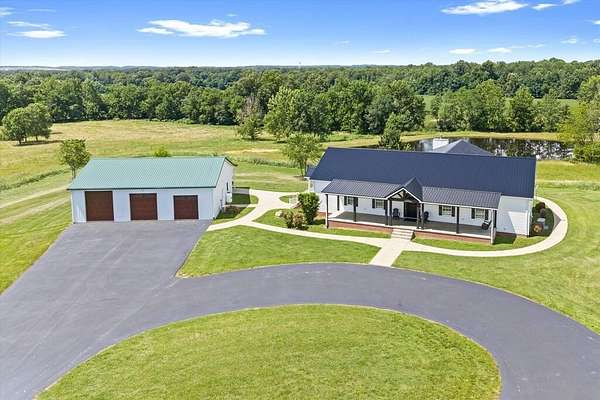 188 Acres of Land with Home for Sale in White Plains, Kentucky