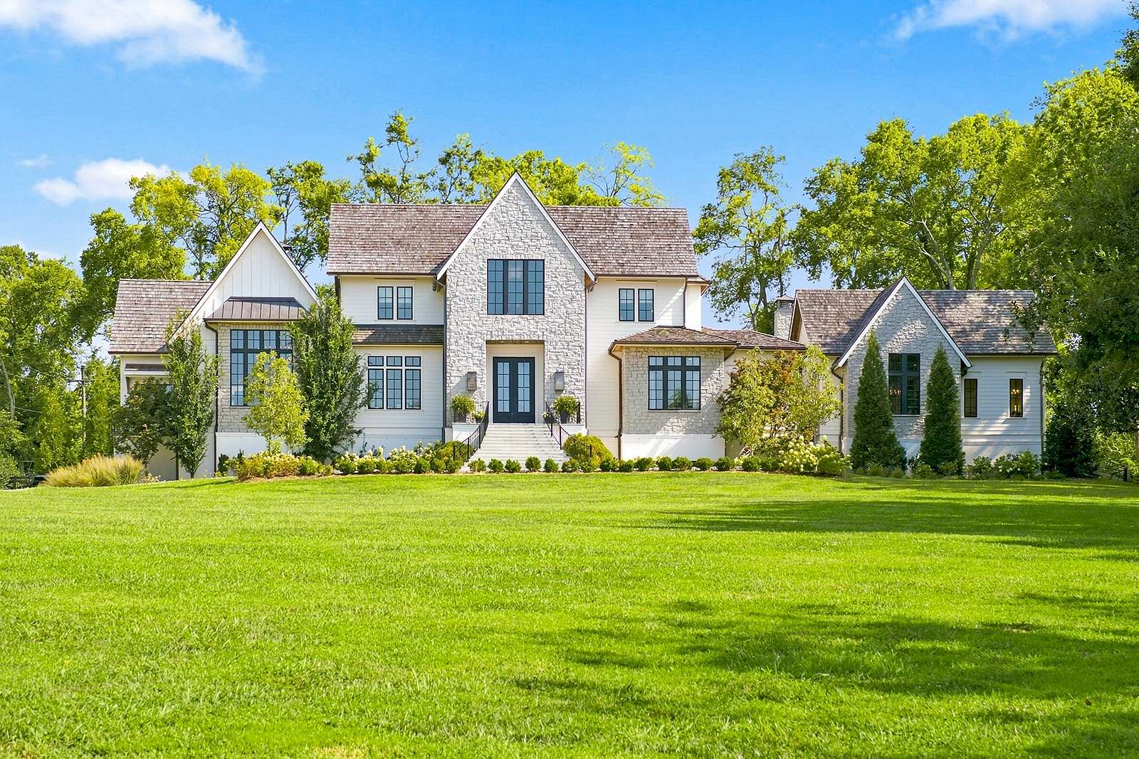 2.79 Acres of Land with Home for Sale in Nashville, Tennessee