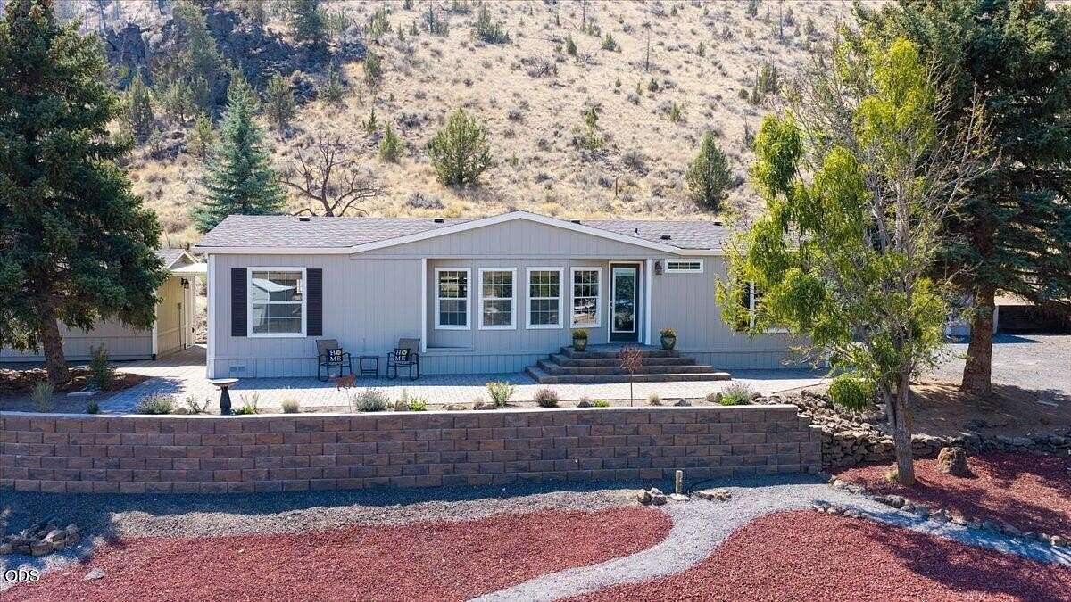 2.74 Acres of Land with Home for Sale in Terrebonne, Oregon
