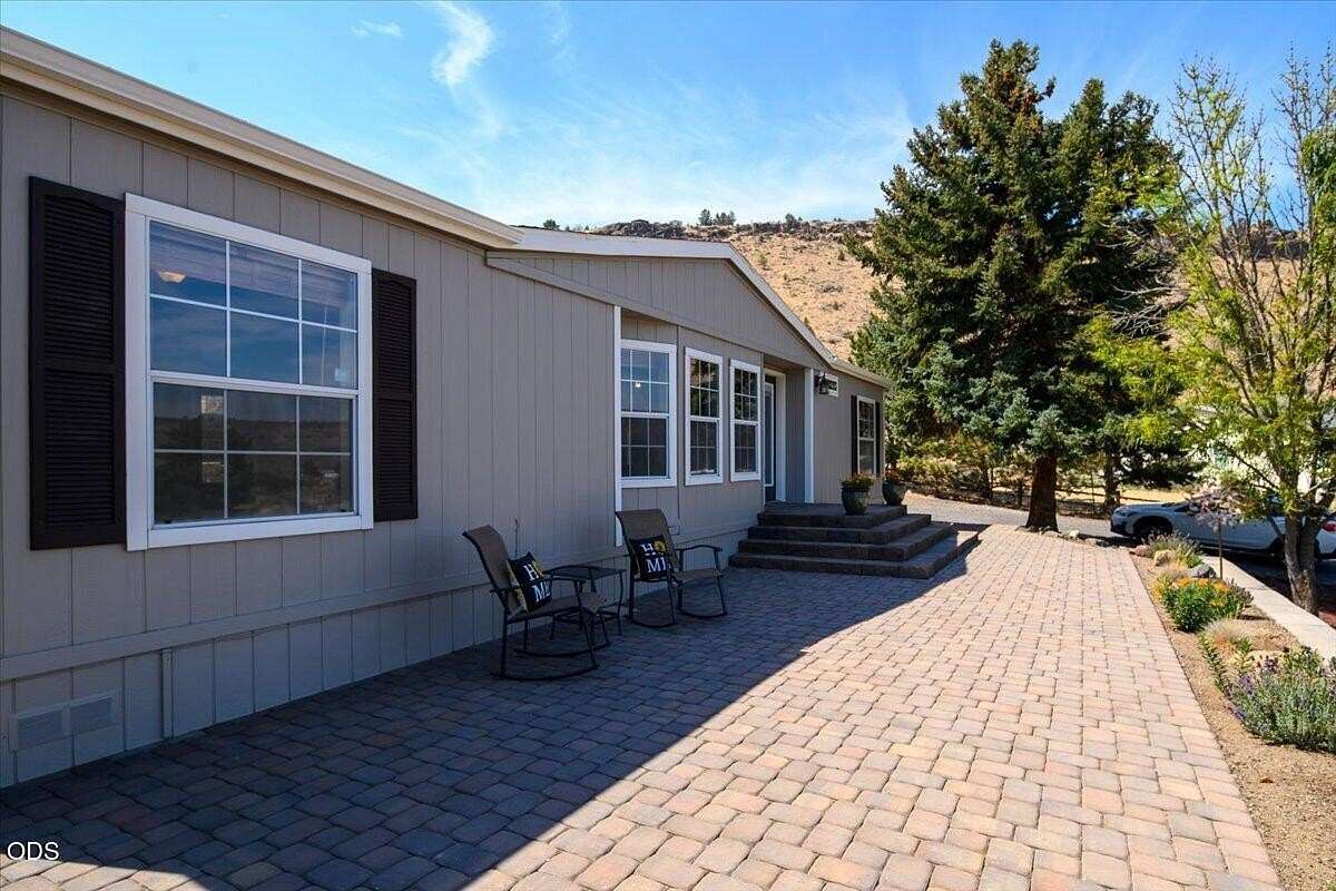 2.74 Acres of Land with Home for Sale in Terrebonne, Oregon