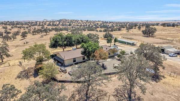 19.2 Acres of Land with Home for Sale in Madera, California