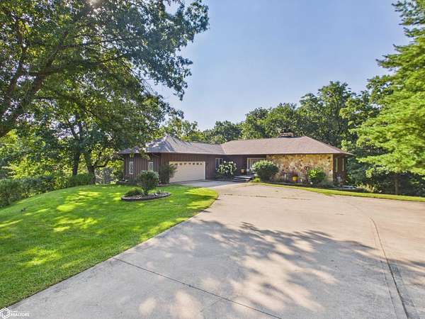 2.76 Acres of Land with Home for Sale in Ottumwa, Iowa
