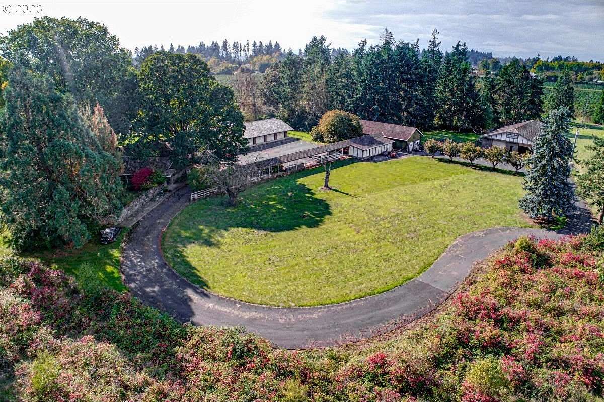 211 Acres of Land with Home for Sale in Dayton, Oregon