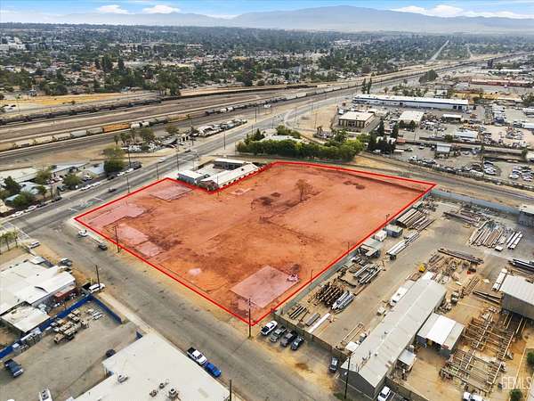 3.5 Acres of Improved Commercial Land for Sale in Bakersfield, California