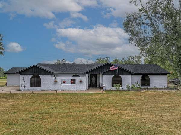 4 Acres of Land with Home for Sale in Tenaha, Texas