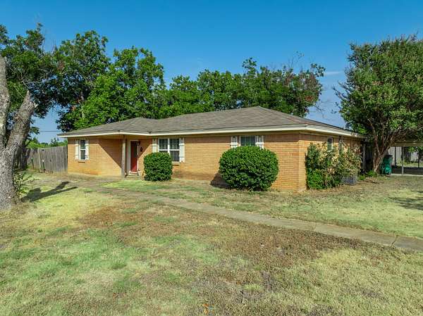 4 Acres of Land with Home for Sale in Woodway, Texas