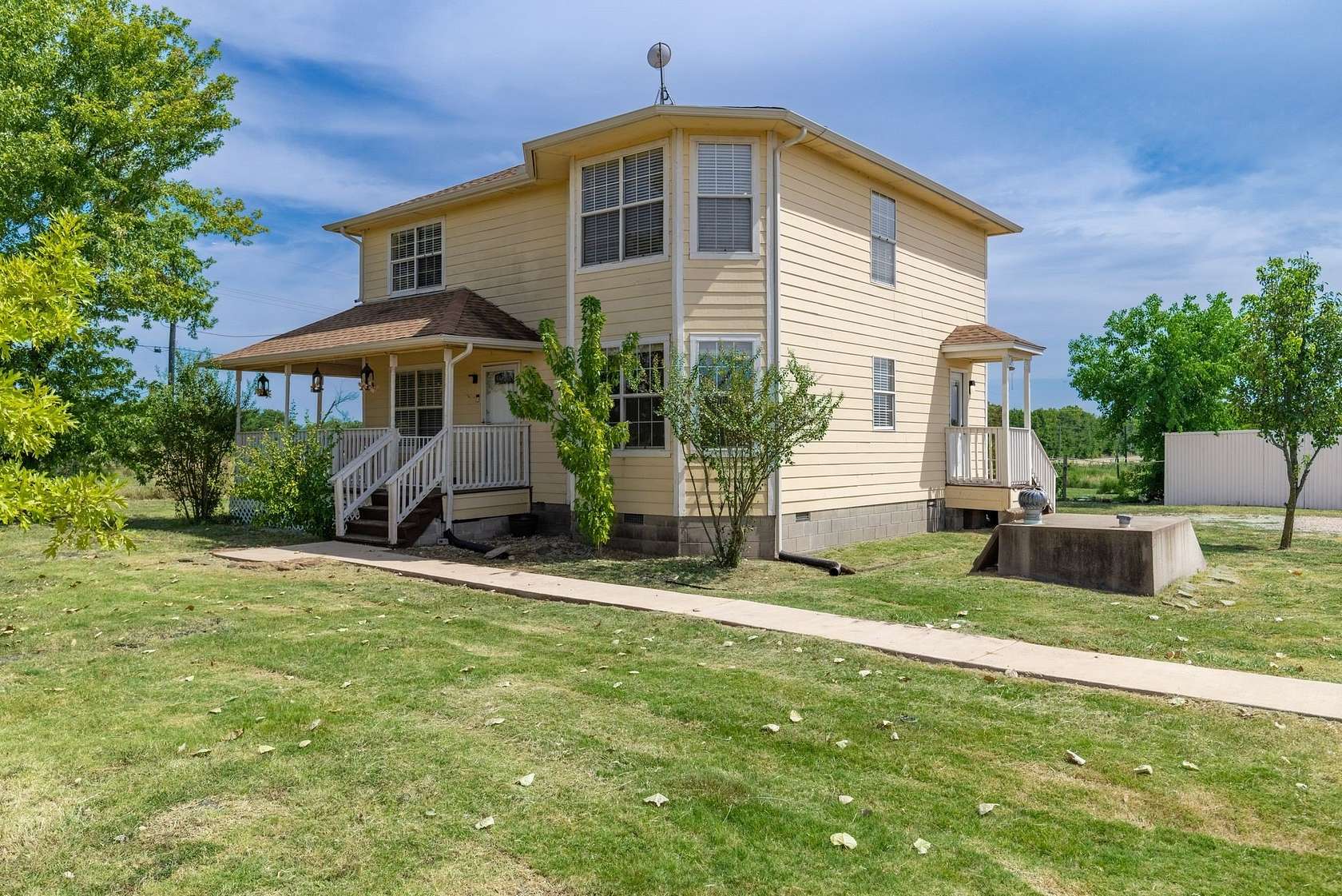 10.5 Acres of Land with Home for Lease in Caddo Mills, Texas